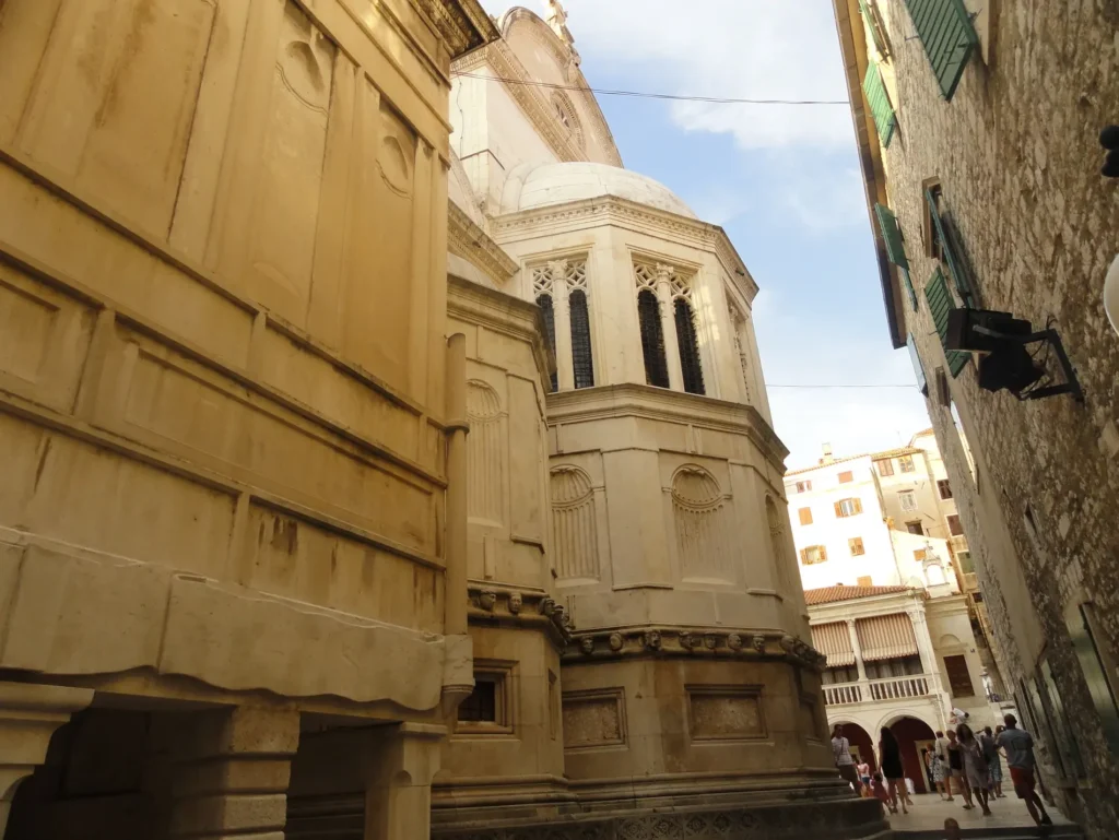 walking in Sibenik