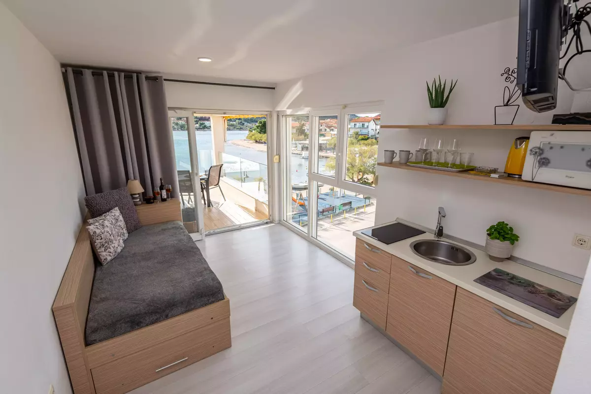 Apartments-Holidays Roko-apartment-sea-view