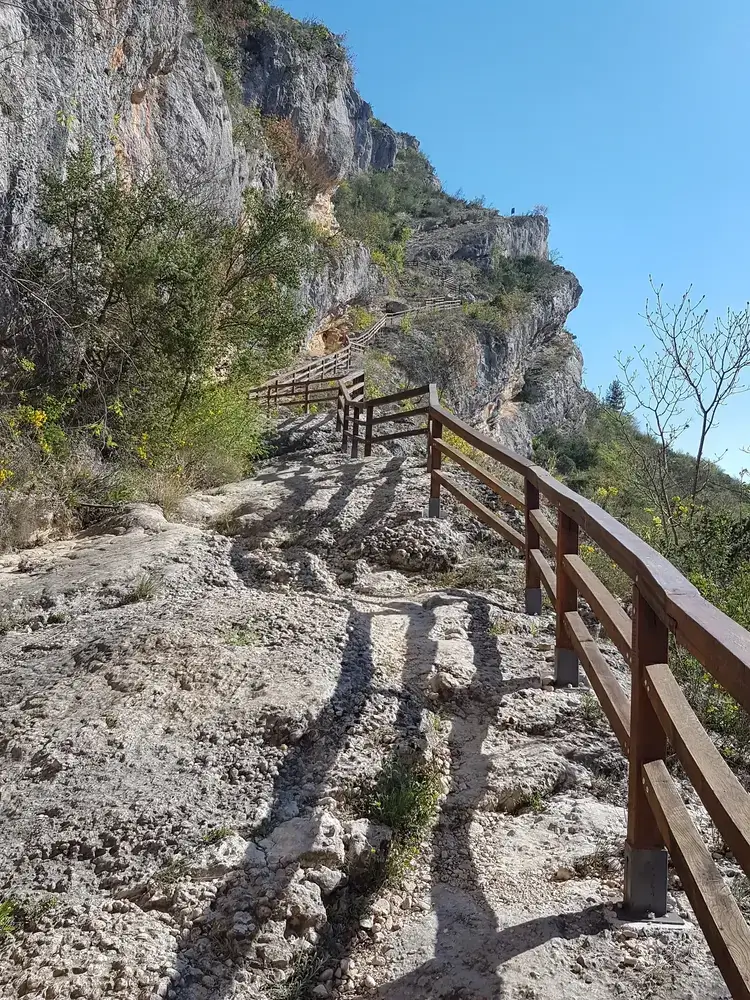 roški slap hiking trail